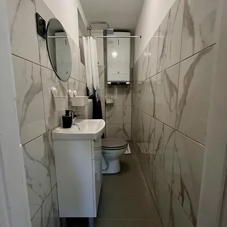 Center 2 בית אירוח *